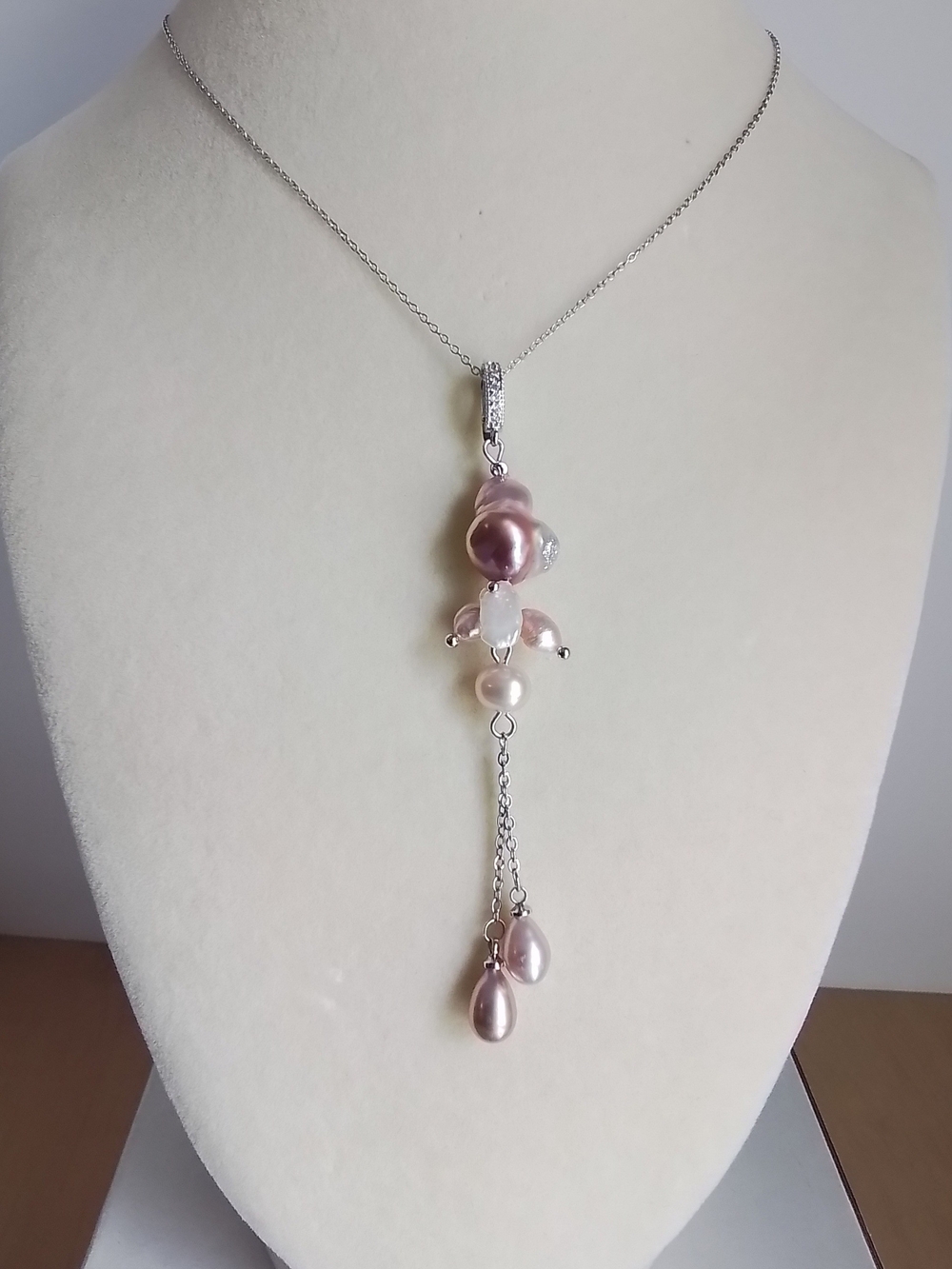 Beautiful Silver Pink/Lavender Pearl Drop Necklace